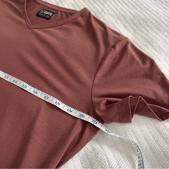 Cuts Curve-Hem V-Neck T-Shirt Men’s L - Picture 5 of 13